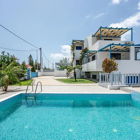 Infinity Blu Cozy Island Nest * Gennadi