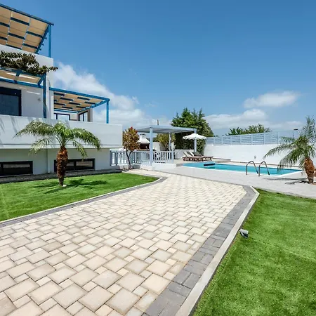 Infinity Blu Cozy Island Nest * Gennadi